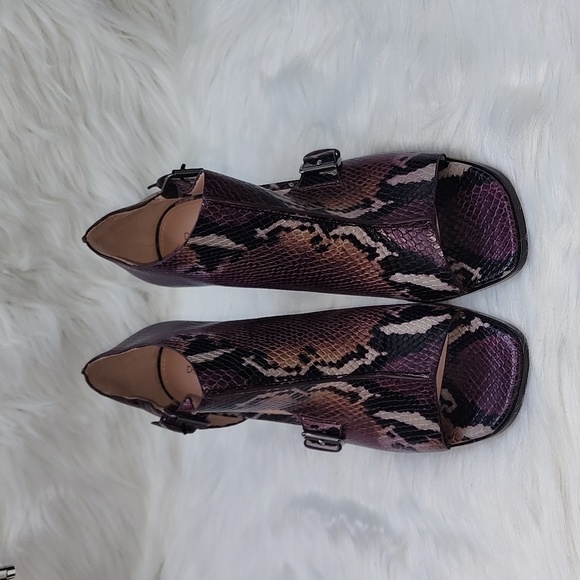 Donald Pliner Women's Fouu-DN Buckle High-Heel Sandals - Picture 4 of 7